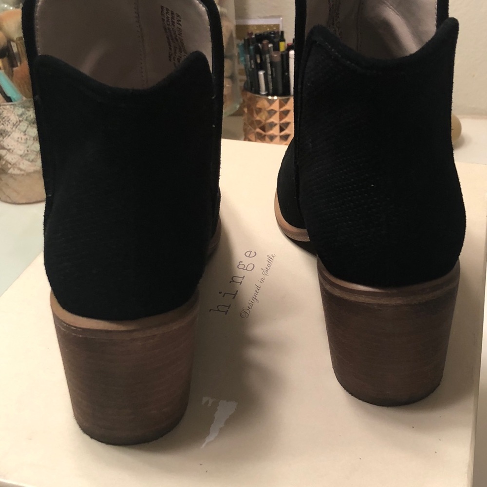 Hinge Ankle Boots Size 8 Suede
